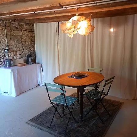 La Maison Au Frene Guest house